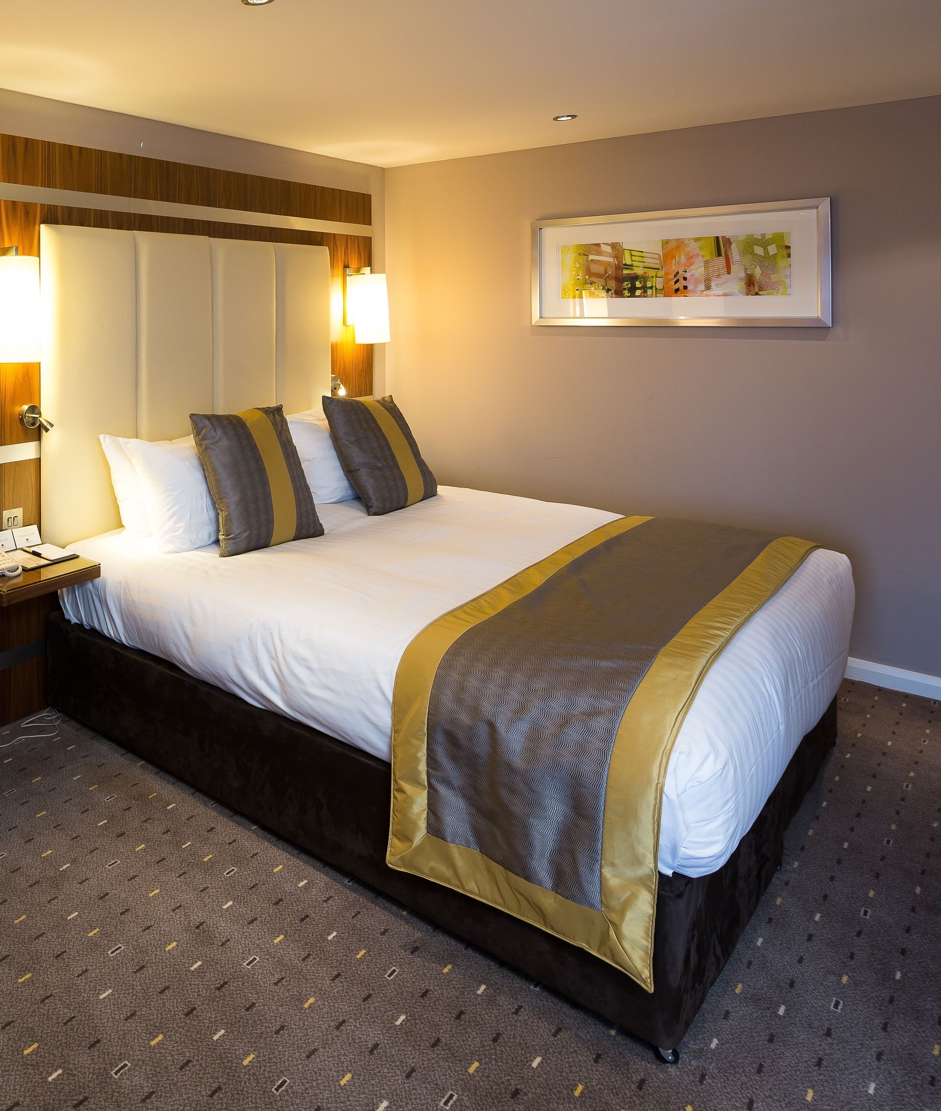 Allergikerbettwaren, Zimmersafe, Bügeleisen/Bügelbrett, Reisekinderbett