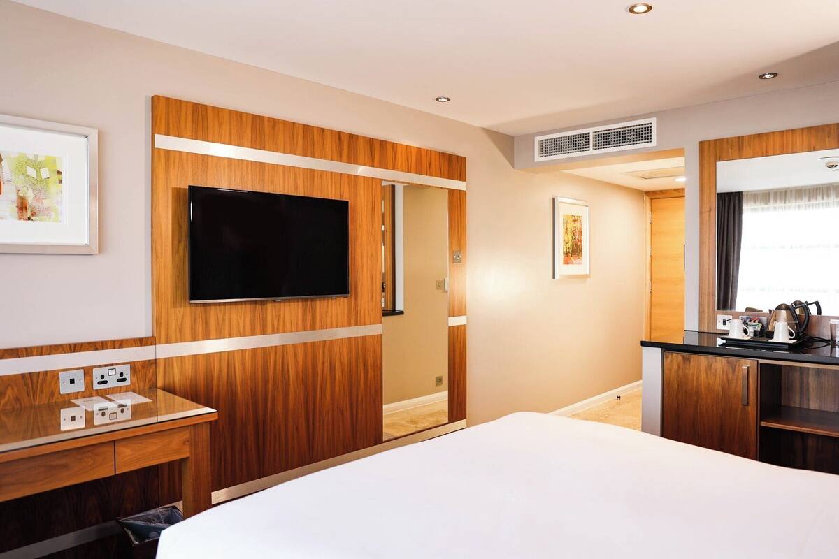 Hypo-allergenic bedding available, in-room safe, iron/ironing board