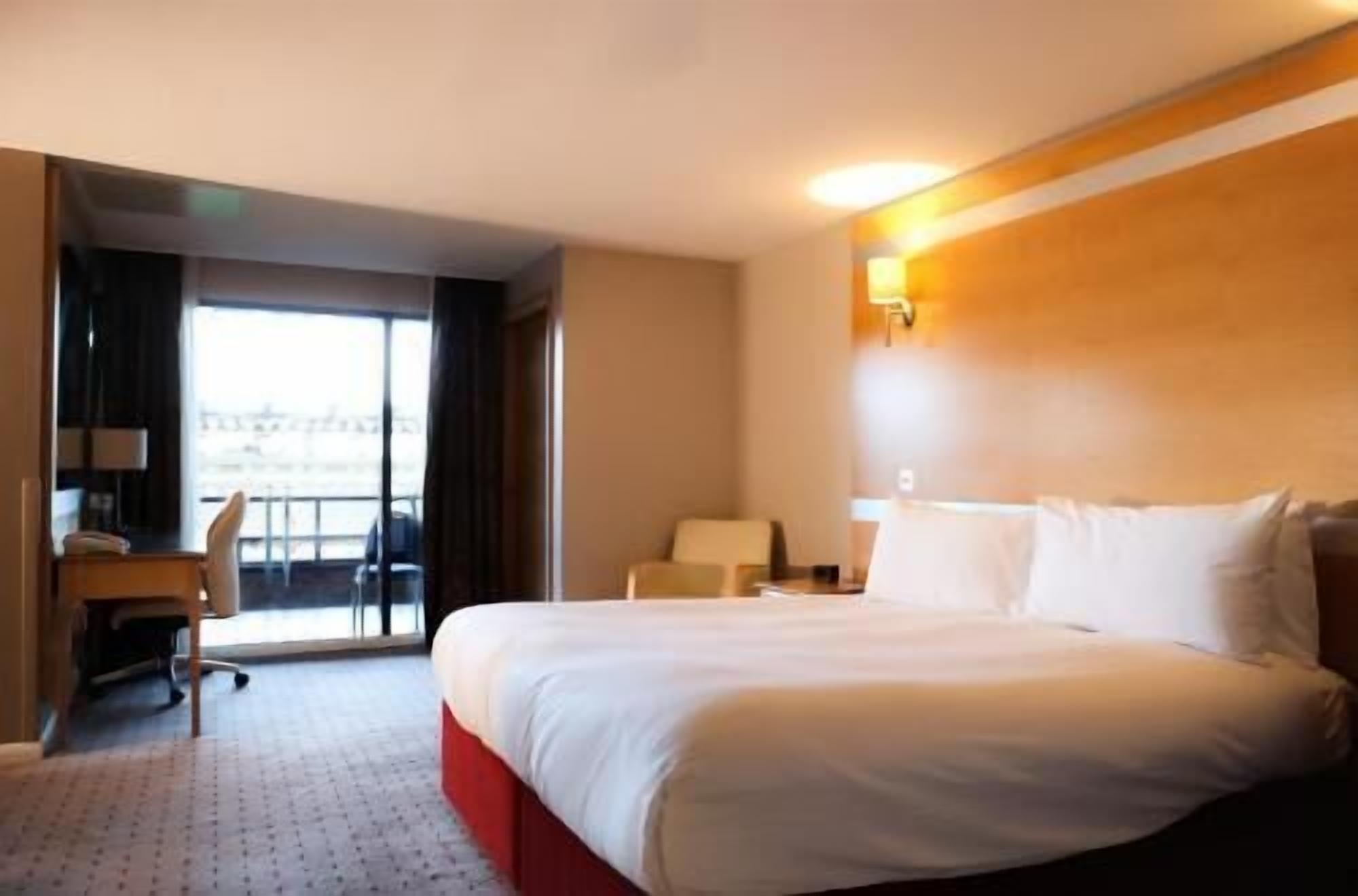 Allergikerbettwaren, Zimmersafe, Bügeleisen/Bügelbrett, Reisekinderbett