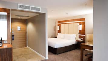 Phòng Suite, 1 giường cỡ king | Két bảo mật tại phòng, bàn ủi/dụng cụ ủi quần áo