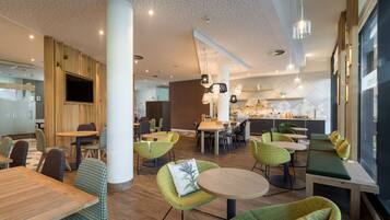 Daily continental breakfast (EUR 19 per person)