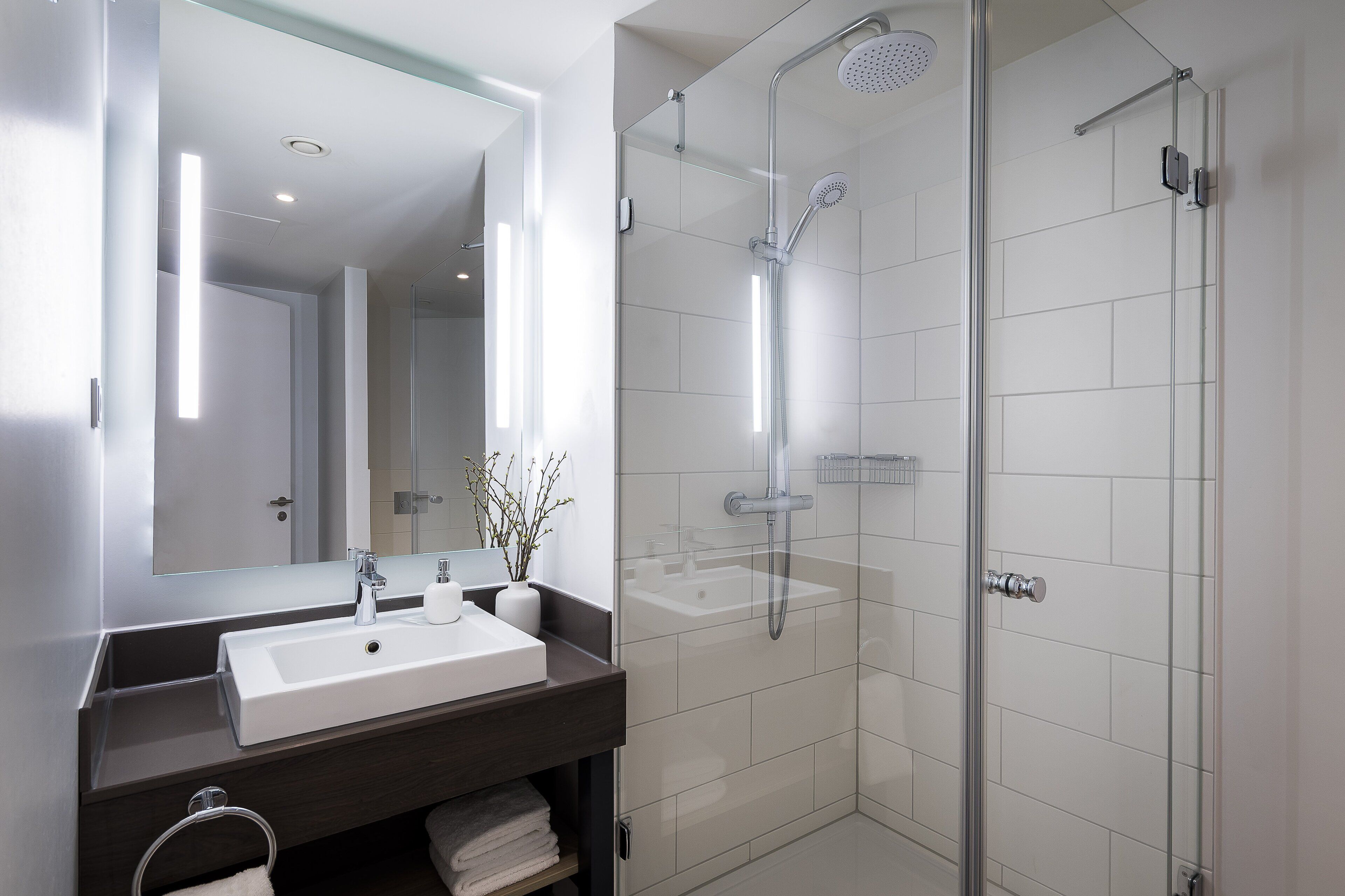 apartment, 2 bedrooms | bathroom | free toiletries, hair dryer, towels