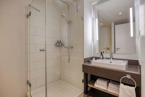 Apartment, 2 Bedrooms | Bathroom | Free toiletries, hair dryer, towels - Citadines Arnulfpark Munich (Munich)