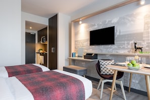 100-cm LCD TV with satellite channels, TV, iPod dock - Citadines Arnulfpark Munich (Munich)