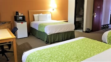 家庭客房, 多張床 | 高級寢具、書桌、熨斗/熨衫板、免費 Wi-Fi