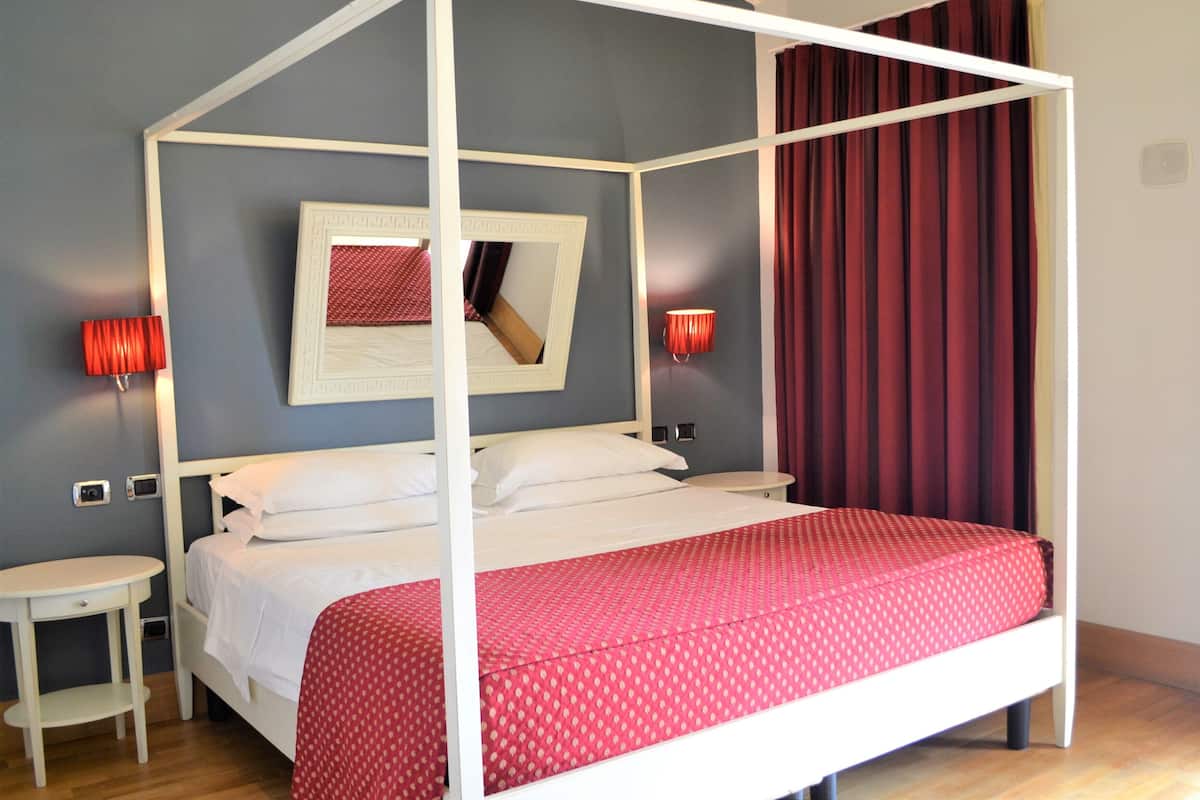 Elegance Double room  | Minibar, in-room safe, desk, blackout curtains