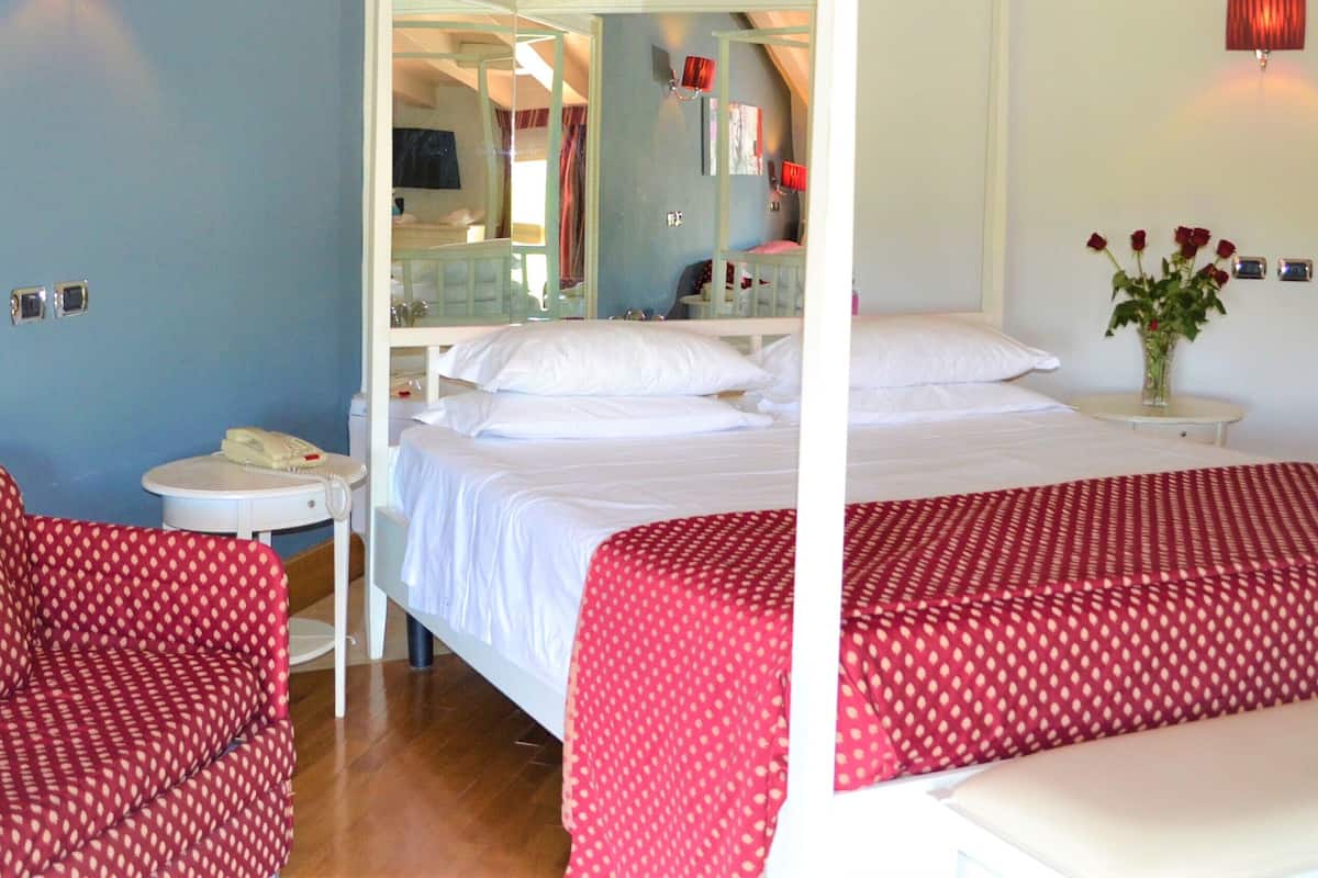 Deluxe Double Room | Minibar, in-room safe, desk, blackout curtains