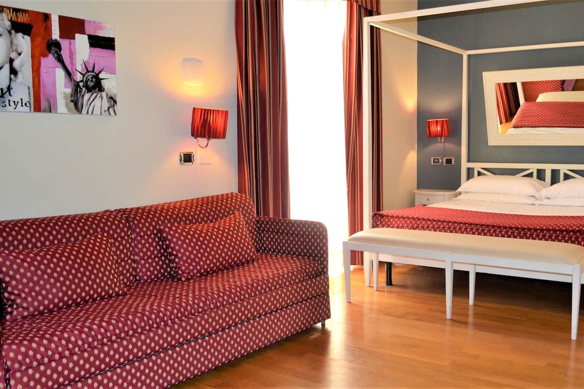 Minibar, in-room safe, desk, blackout curtains