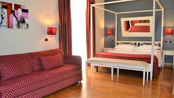 Minibar, in-room safe, individually decorated, individually furnished