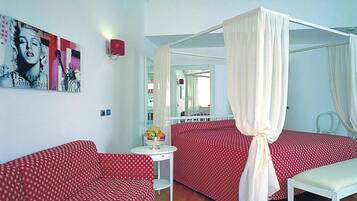 Minibar, in-room safe, individually decorated, individually furnished