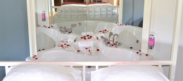 Deluxe Double Room | Room amenity