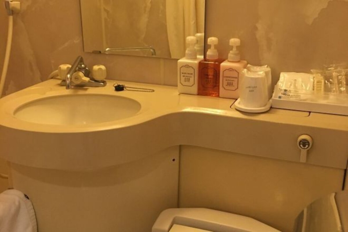 Kamar mandi | Kombinasi shower/bathtub dan perlengkapan mandi gratis
