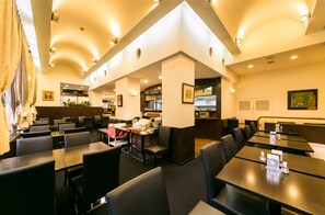 Päivittäinen englantilainen aamiainen (1100 JPY per henkilö)