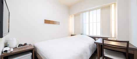 Daunenbettdecken, Schreibtisch, laptopgeeigneter Arbeitsplatz