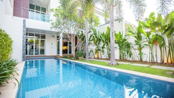 3 habitaciones, caja de seguridad en la habitación y escritorio