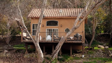 Deluxe Family Cabin, River Front, River View, Deck #8 | Terrace/patio