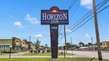 Welcome to Horizon Inn, located in a commercial district with easy access to local amenities.