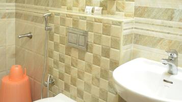 Shower, free toiletries, towels