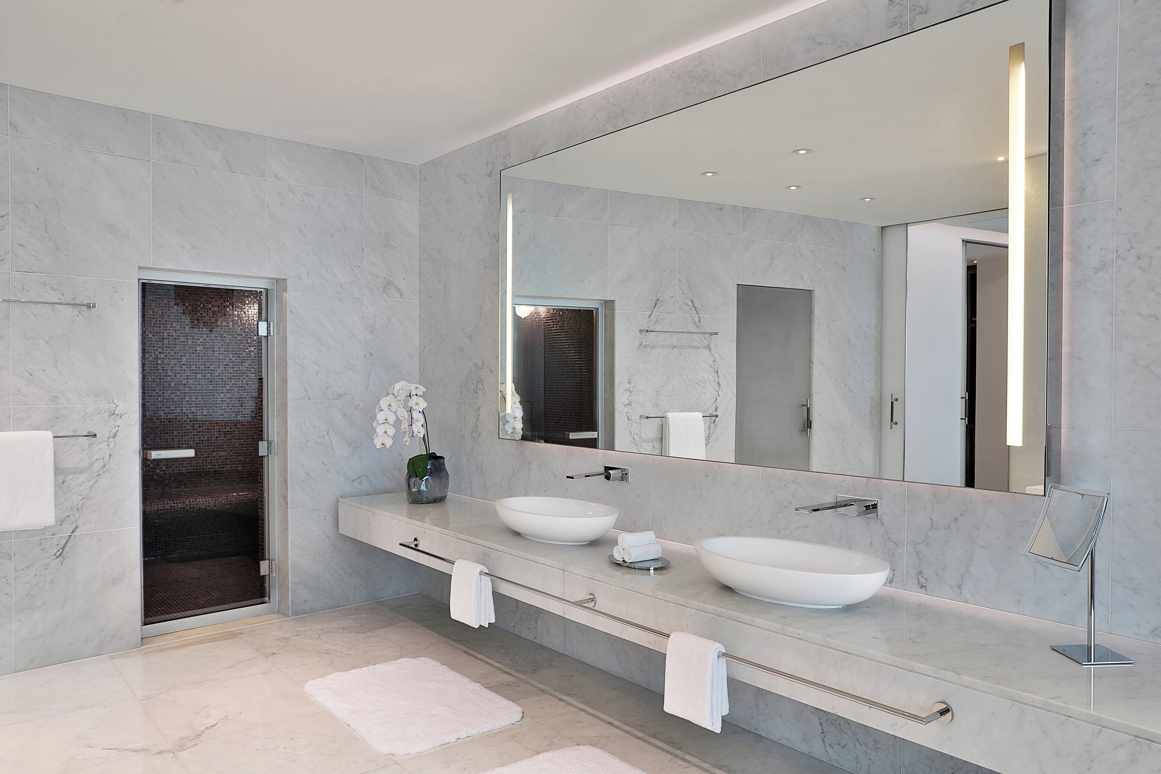 extreme wow suite, 1 bedroom, view with complimentary yas beach transfer and access | bathroom | free toiletries, hair dryer, bathrobes, slippers