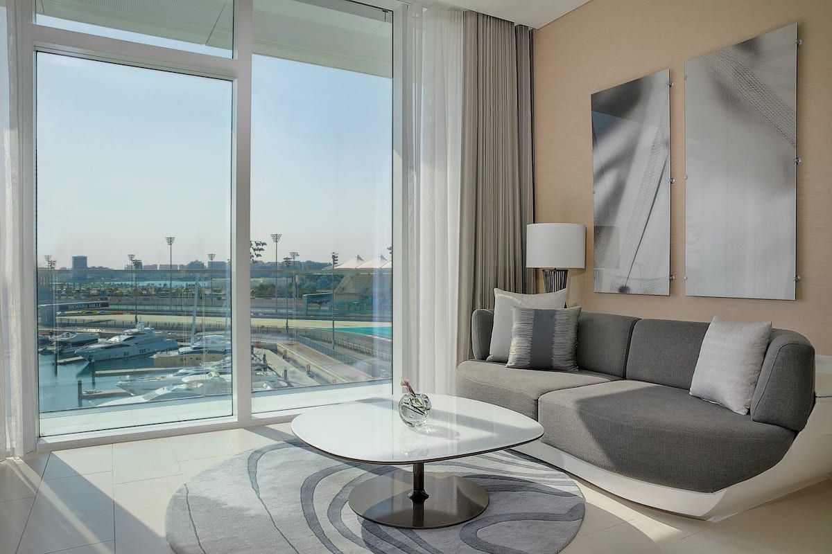 Spectacular Room, 1 King Bed, Balcony with Complimentary Yas Beach Access | 1 camera, biancheria da letto ipoallergenica, minibar