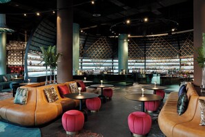 3 bars/lounges, lobby lounge, rooftop bar - W Abu Dhabi - Yas Island (Abu Dhabi)