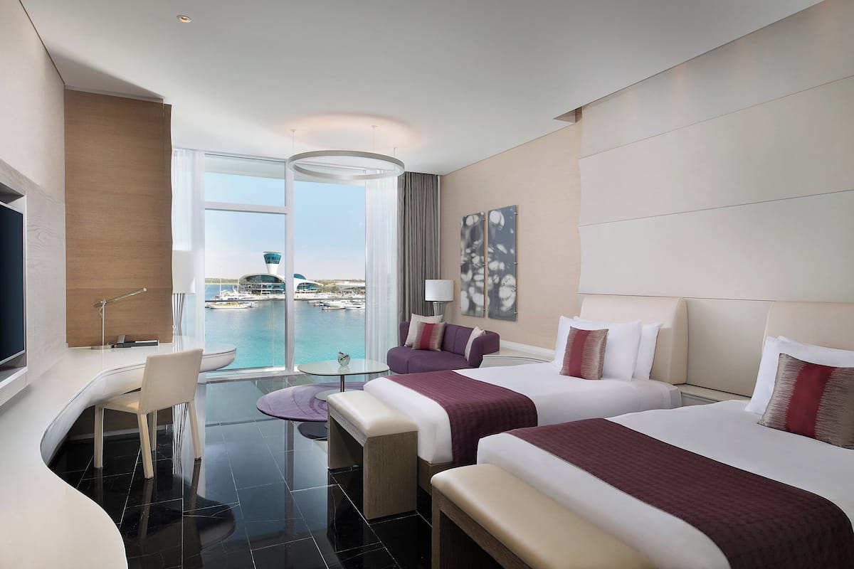 Marvelous Room, 2 Twin Bed, Balcony, Marina View with Complimentary Yas Beach Access | 1 camera, biancheria da letto ipoallergenica, minibar