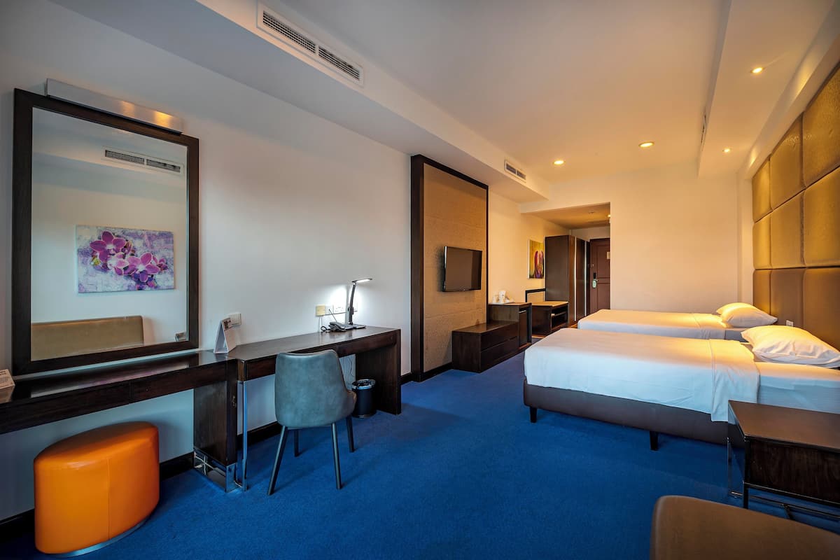 Deluxe Twin Room | Premium bedding, minibar, in-room safe, desk