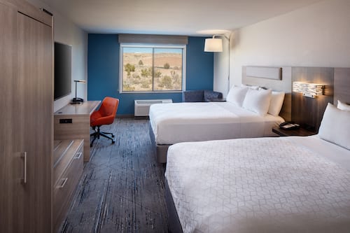 Premium bedding, in-room safe, desk, laptop workspace