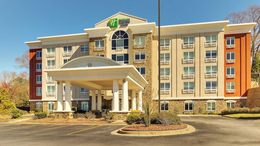 Holiday Inn Express & Suites Columbus – Fort Benning Maingate by IHG