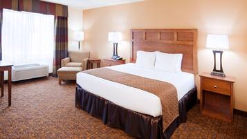 1 slaapkamer, een bureau, verduisterende gordijnen