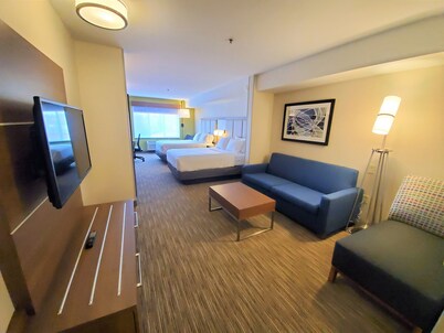 Holiday Inn Express & Suites Seattle North - Lynnwood by IHG