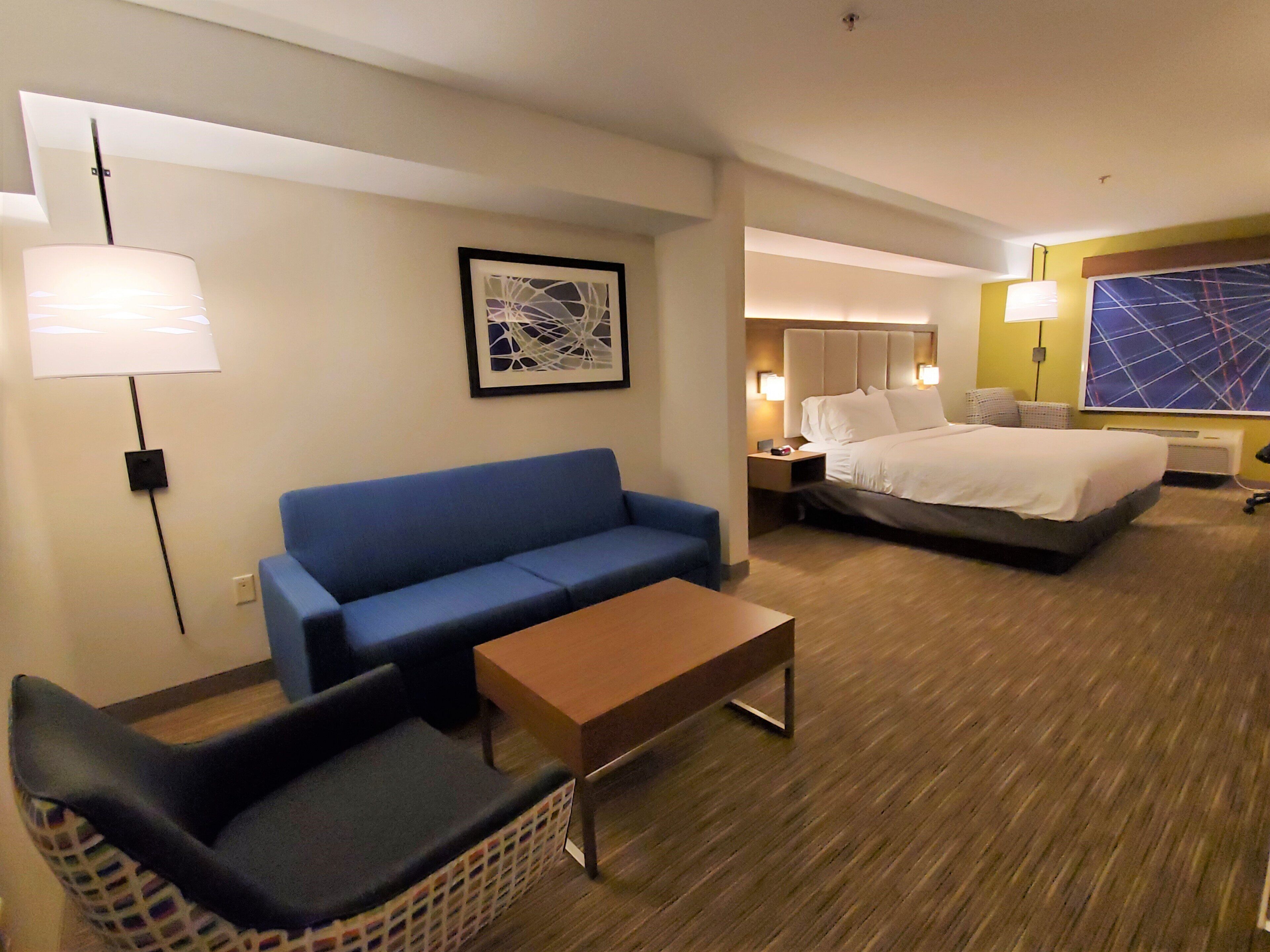 Photo - Holiday Inn Express & Suites Seattle North - Lynnwood by IHG