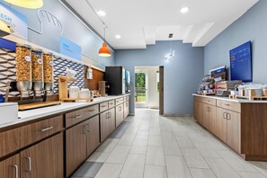 Free buffet breakfast  - Holiday Inn Express Hotel & Suites FLORENCE NORTHEAST by IHG (Florence)