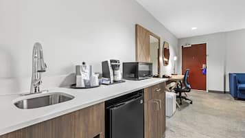 Suite, 1 llit de matrimoni gran | 1 dormitori, escriptori, cortines opaques i planxa i posts de planxar