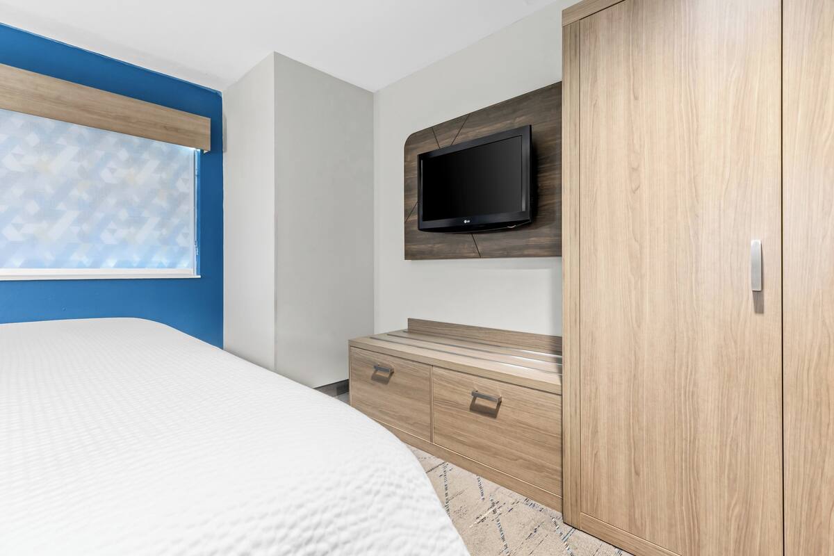 Desk, blackout curtains, iron/ironing board, free WiFi