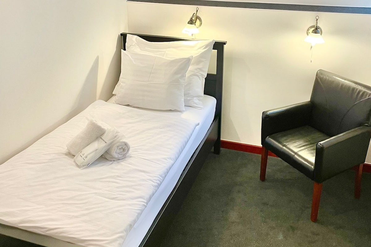 Chambre Simple | 1 chambre, literie hypoallergénique, coffres-forts dans les chambres
