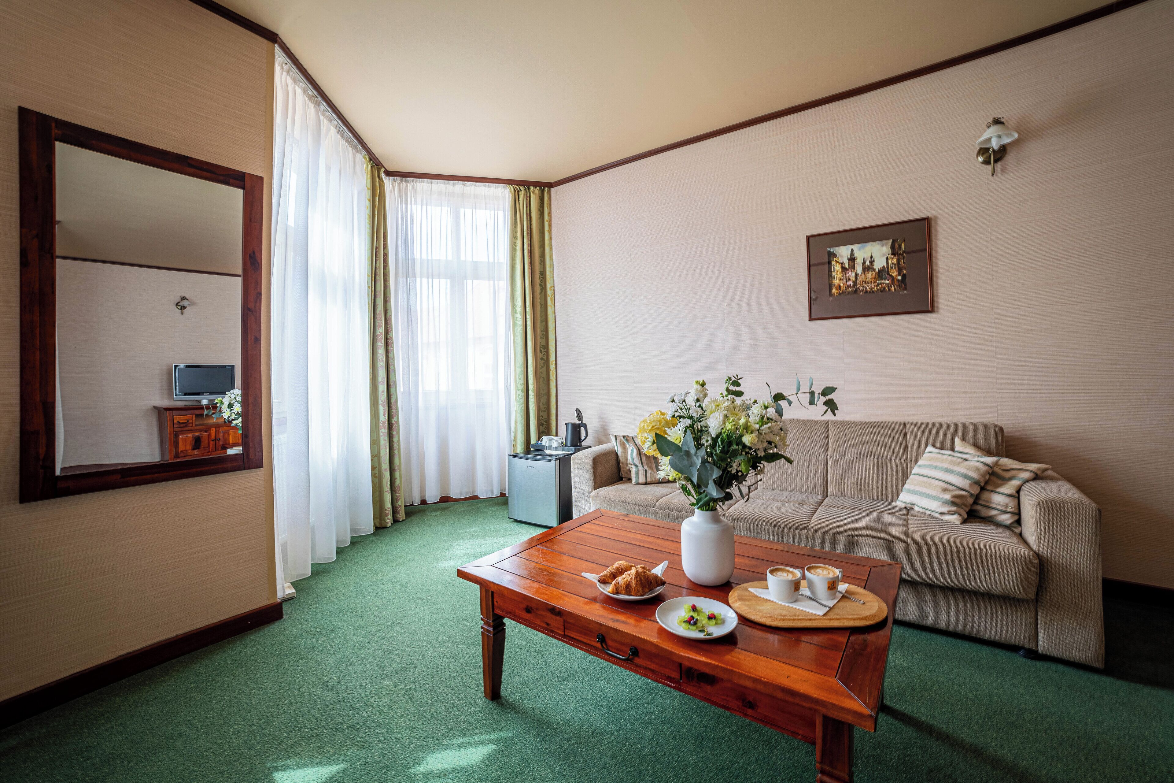 apartment | 1 bedroom, hypo-allergenic bedding, in-room safe, laptop workspace