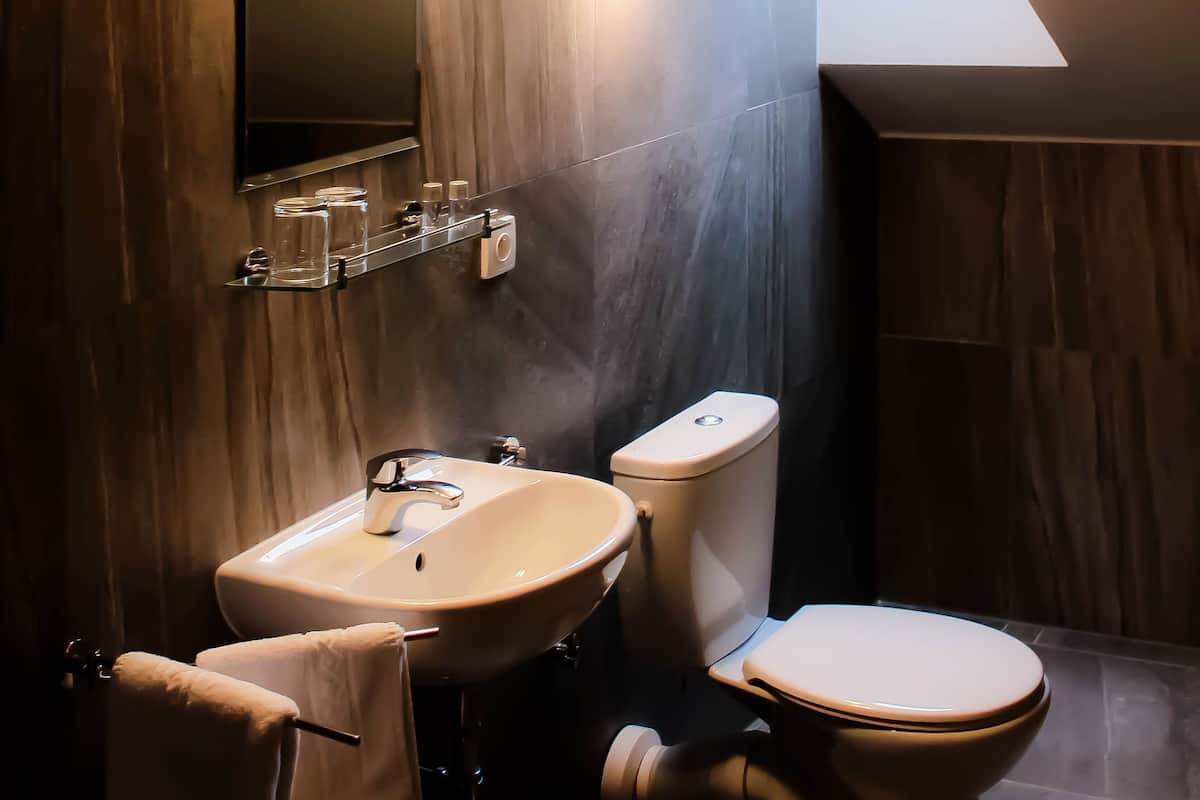 single room | 1 bedroom, hypo-allergenic bedding, in-room safe, laptop workspace