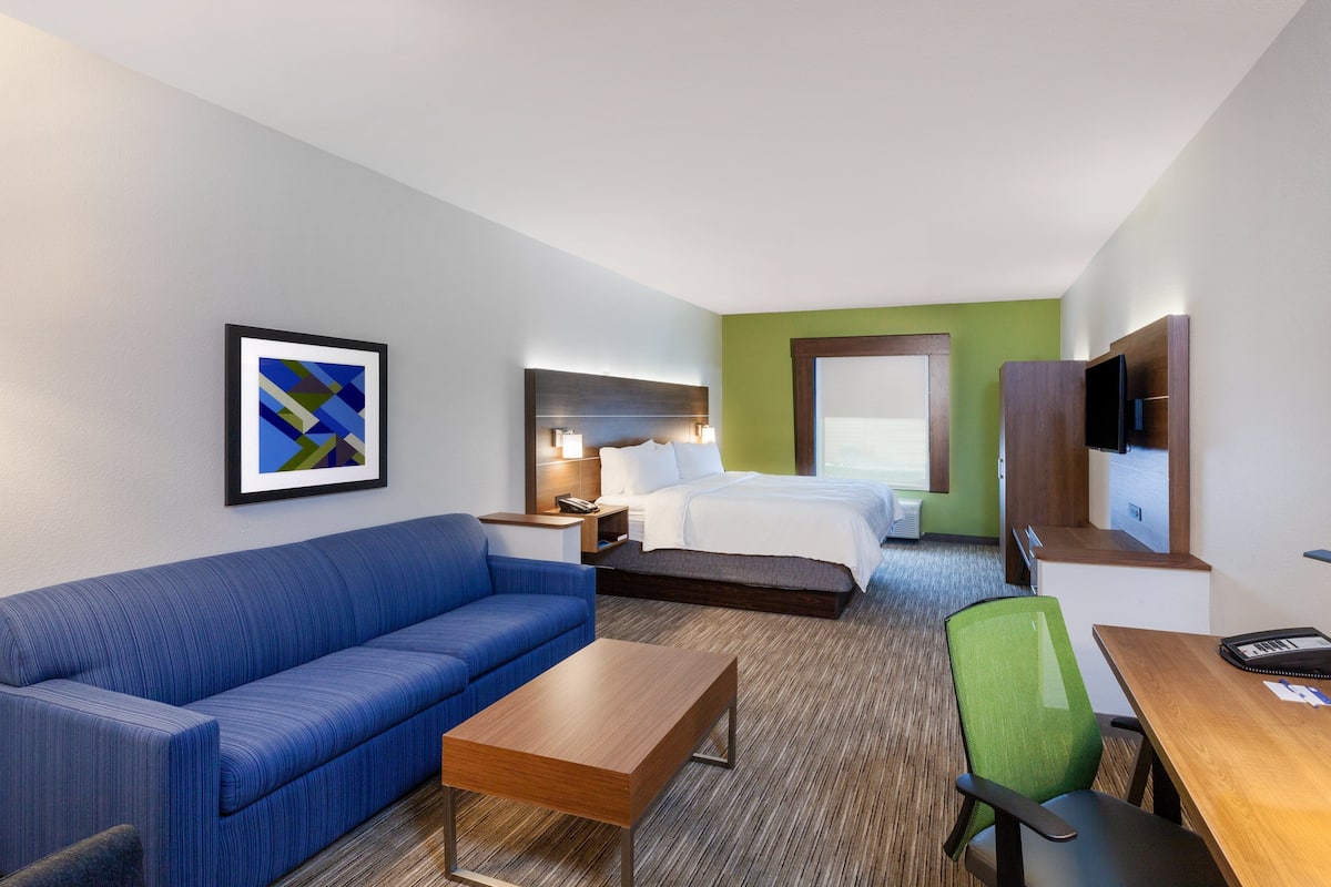 Suite, 1 King Bed (Additional Living Area) | In-room safe, desk, blackout curtains, iron/ironing board