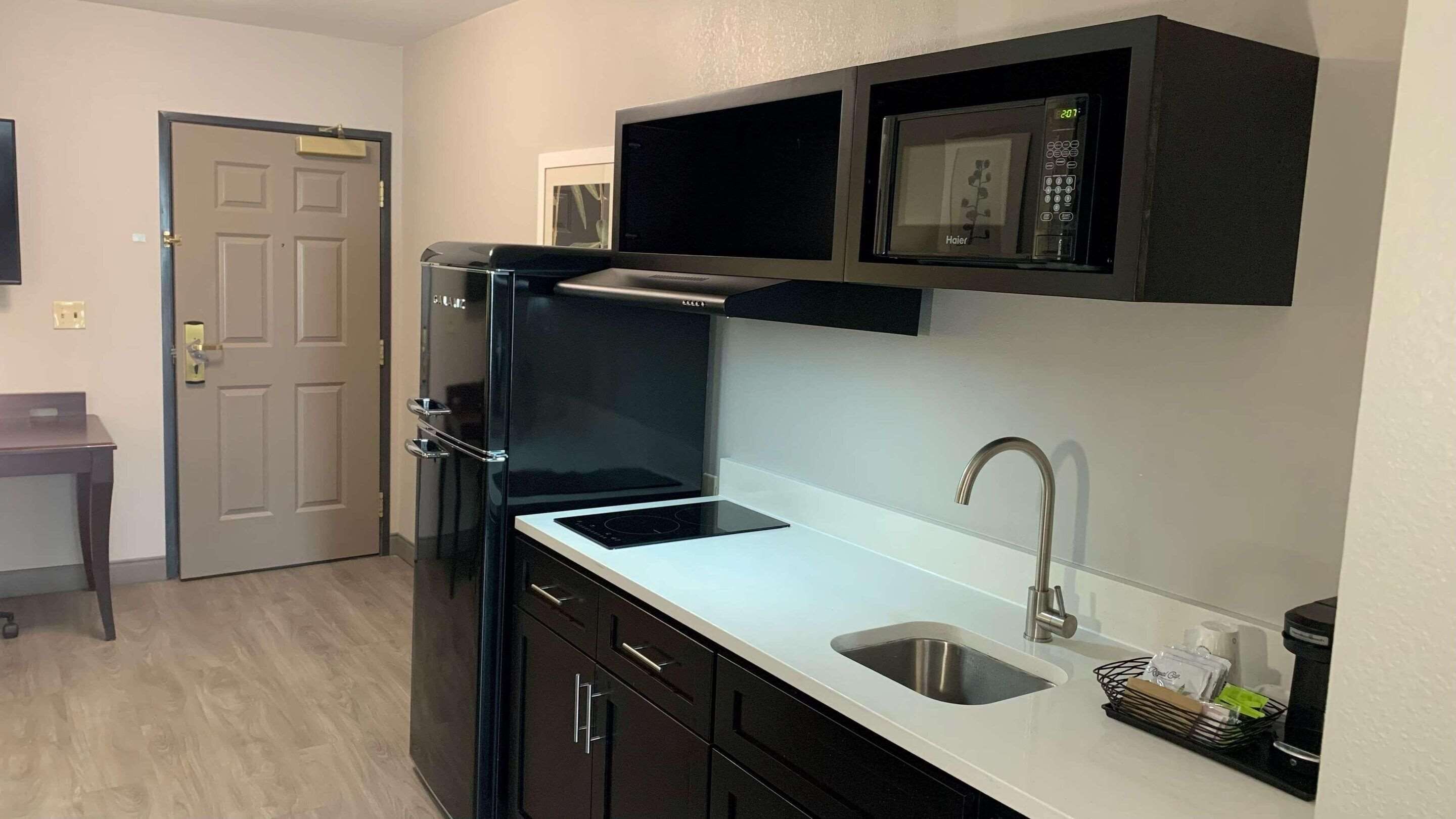 1 bedroom, desk, laptop workspace, blackout curtains