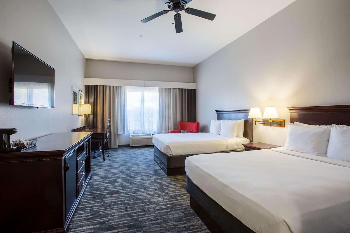 1 bedroom, desk, laptop workspace, blackout drapes