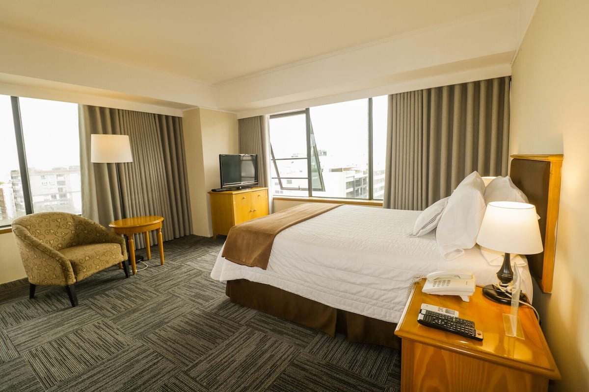 1 bedroom, down duvets, minibar, in-room safe