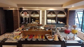 Breakfast, lunch, dinner and brunch served  - Hotel MiraMar (Lima)