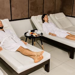 Couples treatment rooms, sauna, hot tub, steam room, body treatments