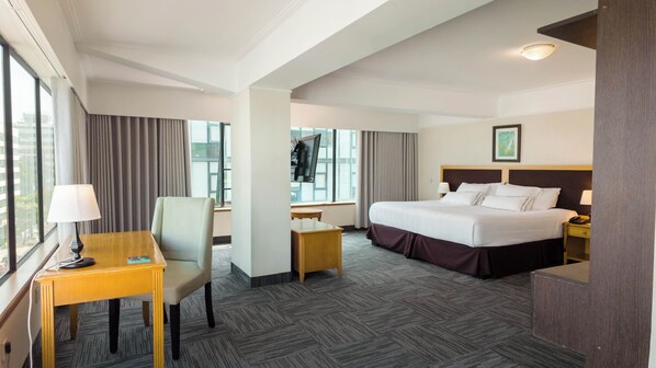 Deluxe-Zimmer | Daunenbettdecken, Minibar, Zimmersafe, Schreibtisch