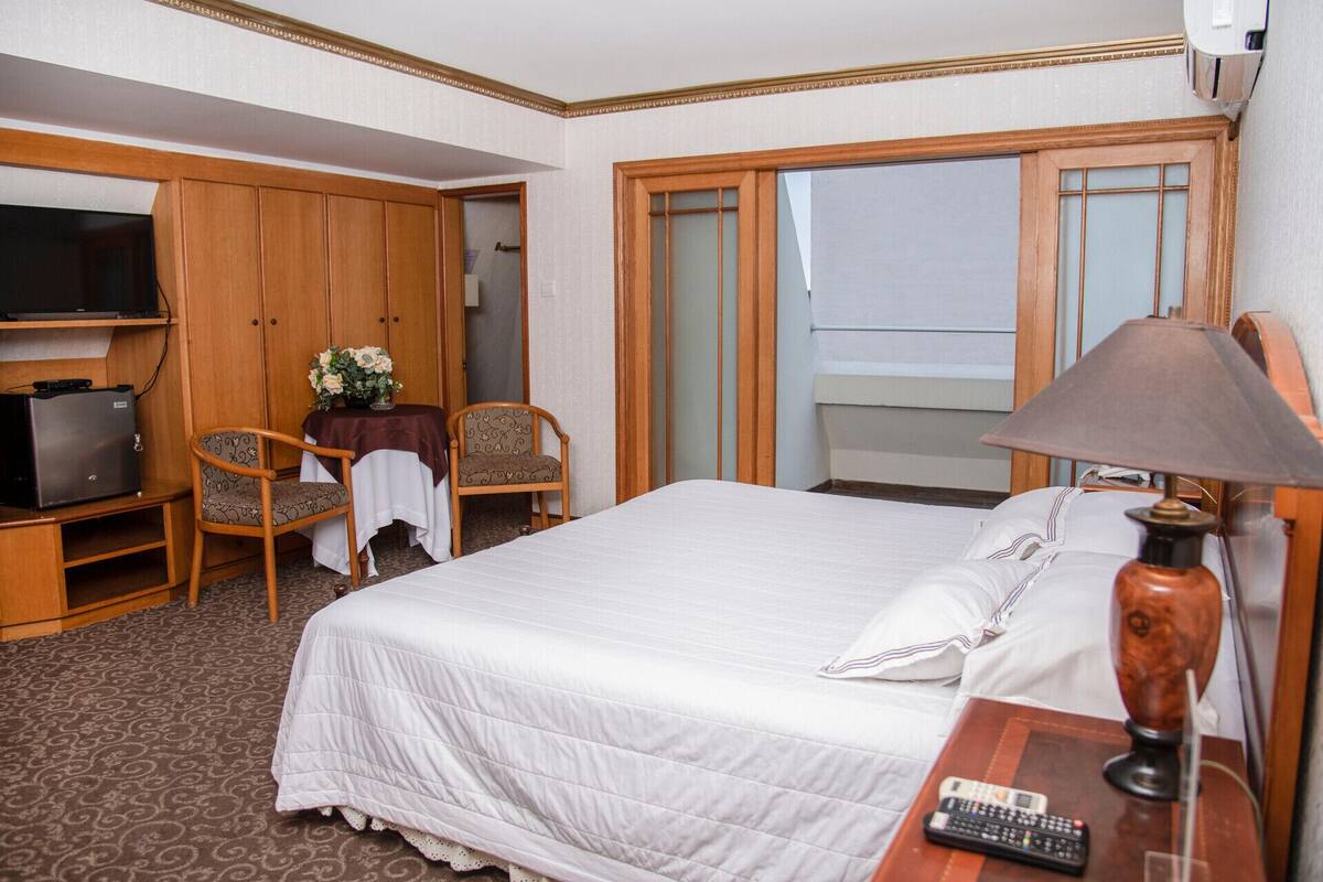 1 bedroom, down duvets, minibar, in-room safe