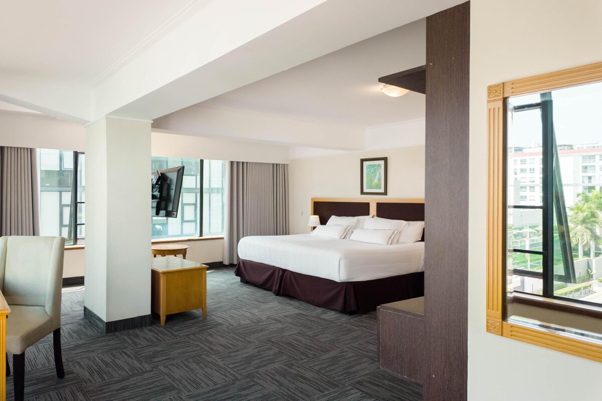 Down duvets, minibar, in-room safe, desk