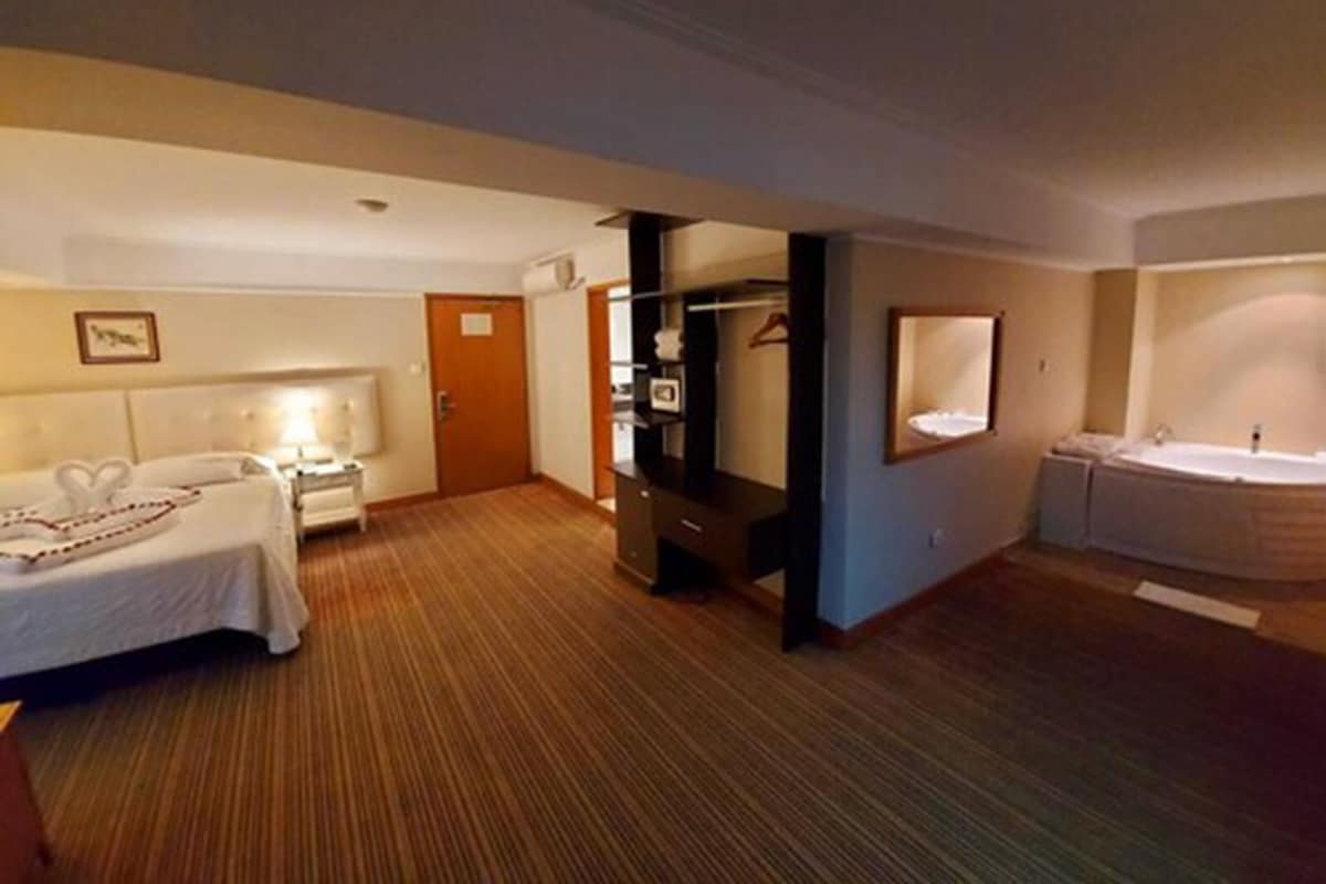 Down comforters, minibar, in-room safe, desk