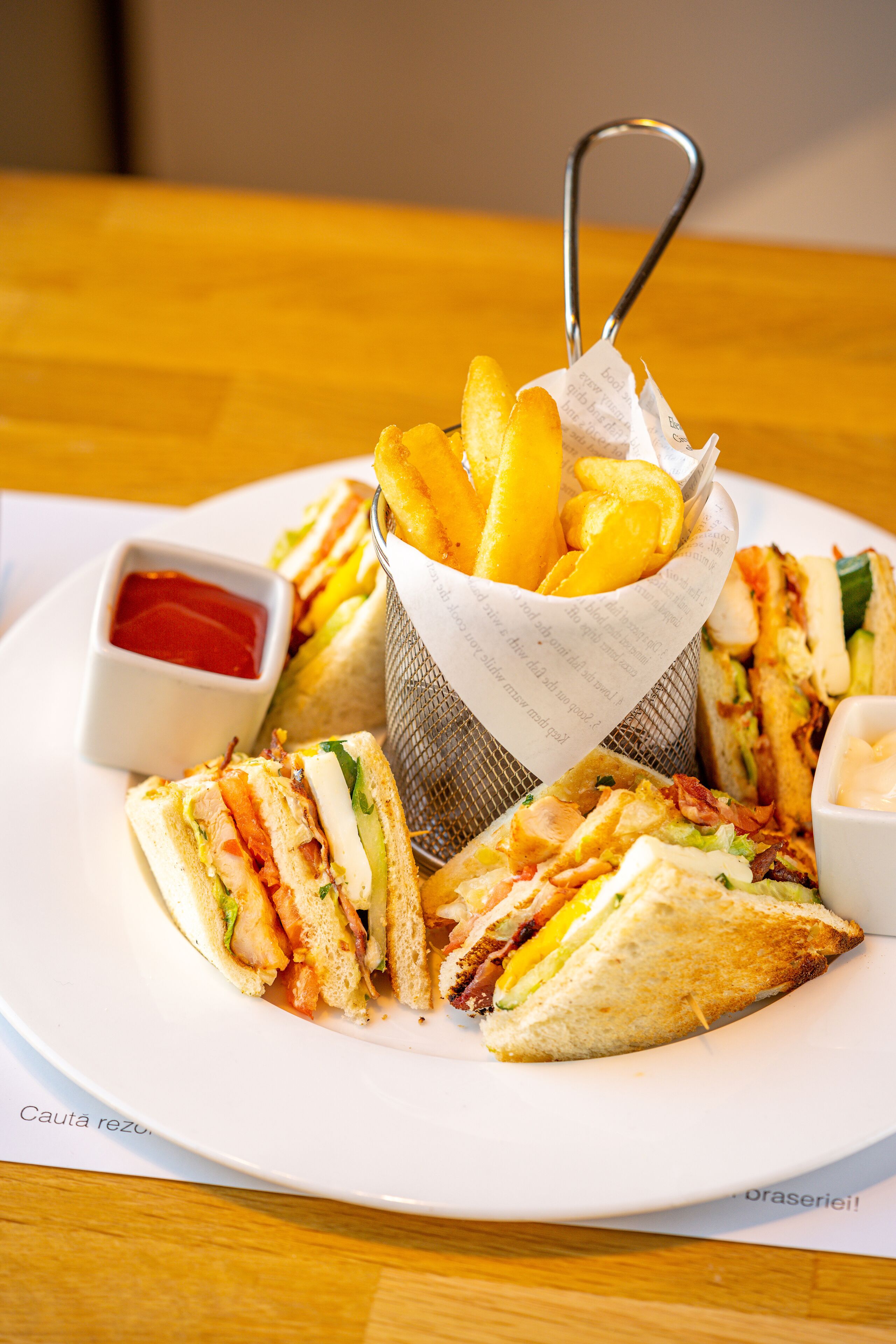 2 restaurants, breakfast served