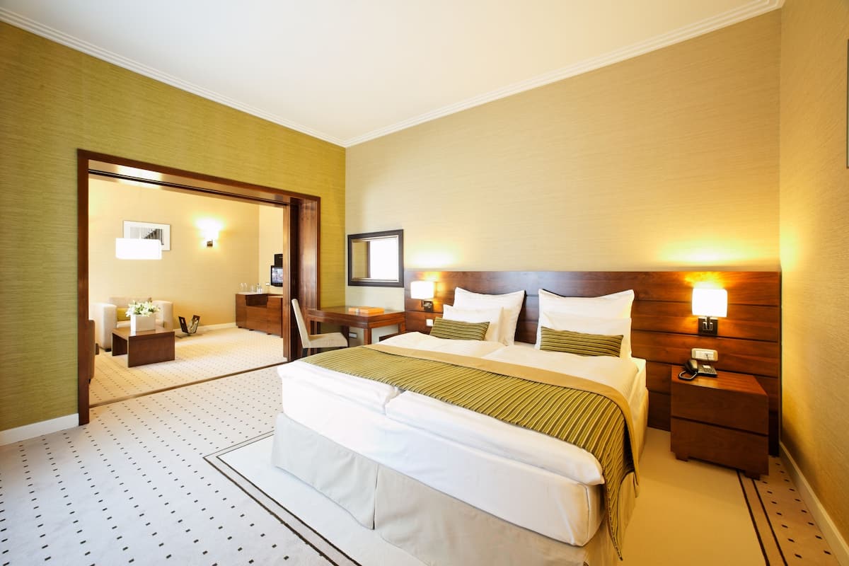 Studio Suite | 1 bedroom, premium bedding, minibar, in-room safe